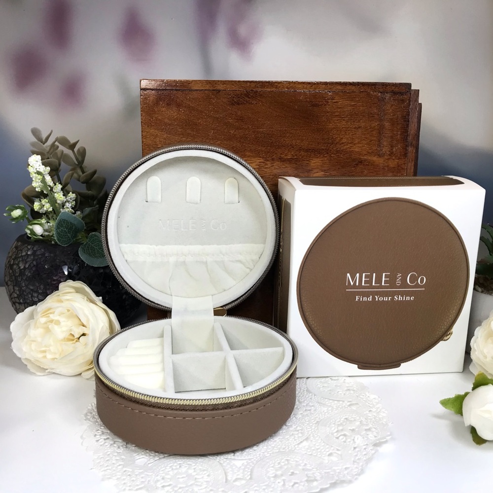 MELE & Co. Find Your Shine Round Vegan Leather Travel Jewelry Box - Cognac *BNIB